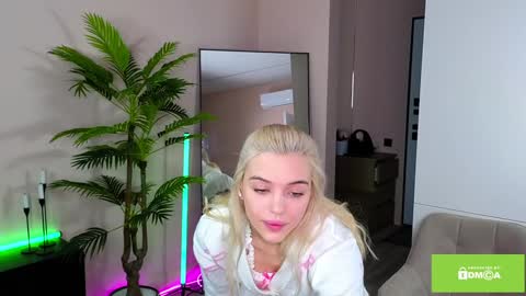 Snapshot of joybunny chatting on February 7, 2025, 8:44 am joybunny online show from February 7, 2025, 8:44 am