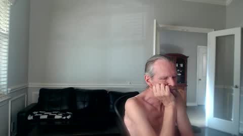 jtull52 online show from December 19, 2025, 8:05 pm