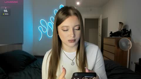 Snapshot of ju_lii chatting on November 6, 2025, 2:07 pm Julia and Julia online show from November 6, 2025, 2:07 pm