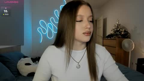 Snapshot of ju_lii chatting on December 14, 2025, 1:05 pm Julia and Julia online show from December 14, 2025, 1:05 pm