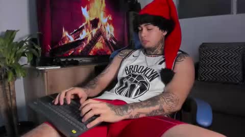 juan_alvarez18 online show from December 3, 2025, 2:19 am