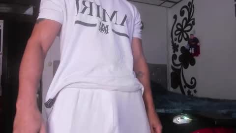 Snapshot of juan_bruce chatting on November 15, 2025, 10:15 pm juan online show from November 15, 2025, 10:15 pm