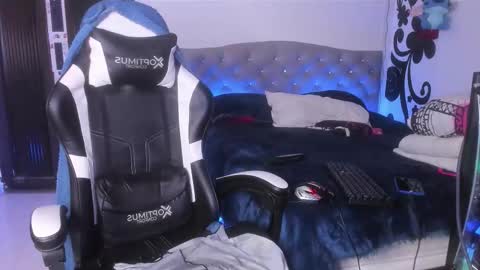 Snapshot of juan_bruce chatting on December 4, 2025, 9:01 pm juan online show from December 4, 2025, 9:01 pm