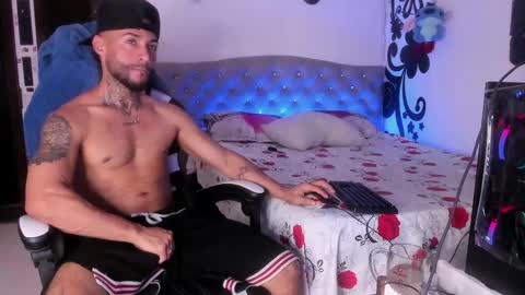 Snapshot of juan_bruce chatting on December 15, 2025, 9:30 pm juan online show from December 15, 2025, 9:30 pm