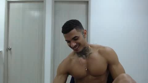 juan_gomez_1 online show from December 23, 2024, 10:01 pm