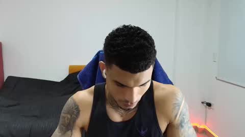 juan_gomez_1 online show from November 19, 2025, 12:21 am