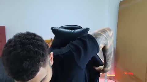 juan_gomez_1 online show from November 23, 2025, 9:58 pm