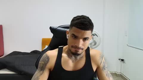 juan_gomez_1 online show from November 27, 2025, 11:07 pm