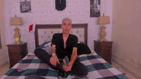 J U A N   L O V E R S online show from December 3, 2024, 4:39 pm