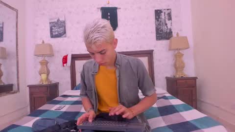 J U A N   L O V E R S online show from December 5, 2024, 12:44 pm