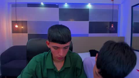 Snapshot of juan_nd_steven chatting on February 22, 2025, 4:40 am JuanSteven online show from February 22, 2025, 4:40 am