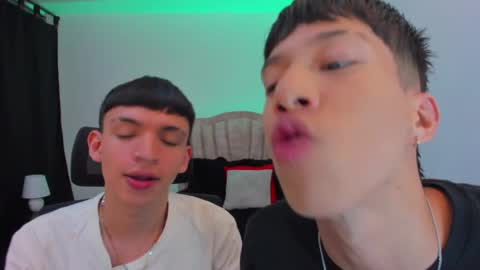 Snapshot of juan_nd_steven chatting on September 30, 2025, 10:15 pm JuanSteven online show from September 30, 2025, 10:15 pm