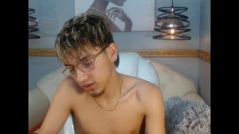 Snapshot of juan_saul1 chatting on June 3, 2026, 10:18 am juan_saul1 online show from June 3, 2026, 10:18 am