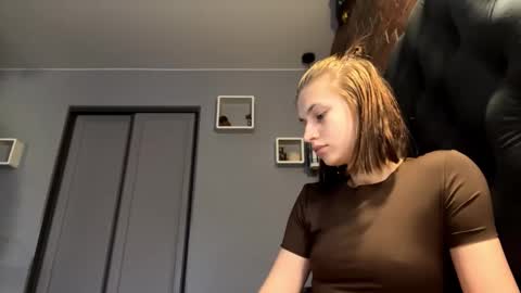 Snapshot of juanastrefeler chatting on October 27, 2025, 9:35 am Lola online show from October 27, 2025, 9:35 am