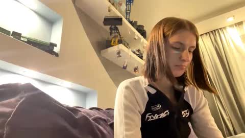 Snapshot of juanastrefeler chatting on November 2, 2025, 2:08 pm Lola online show from November 2, 2025, 2:08 pm