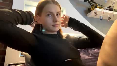 Snapshot of juanastrefeler chatting on November 12, 2025, 4:18 pm Lola online show from November 12, 2025, 4:18 pm