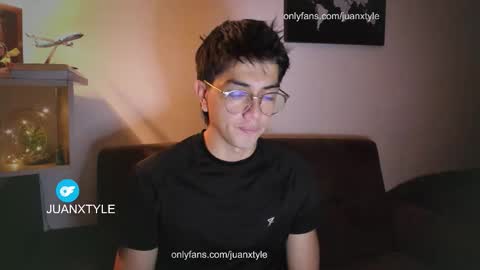 Snapshot of juancamroom chatting on October 14, 2025, 12:33 am . online show from October 14, 2025, 12:33 am