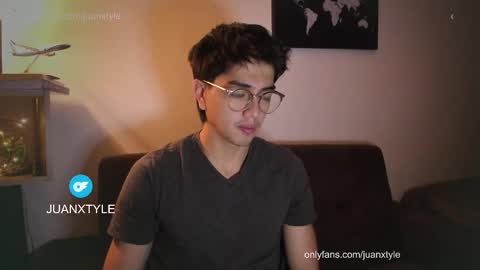 Snapshot of juancamroom chatting on October 16, 2025, 8:21 pm . online show from October 16, 2025, 8:21 pm