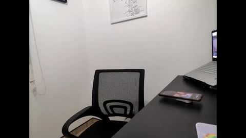 juanda9811 online show from November 12, 2025, 5:52 am