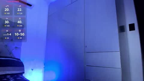 independent model online show from October 29, 2025, 5:04 pm