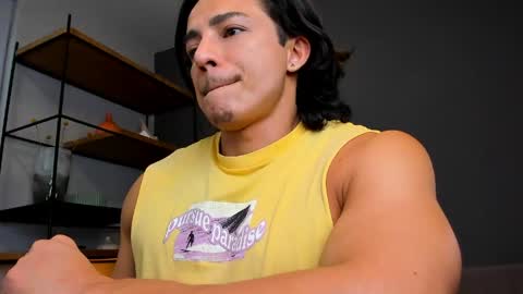 JUANDRES online show from May 3, 2026, 2:39 am
