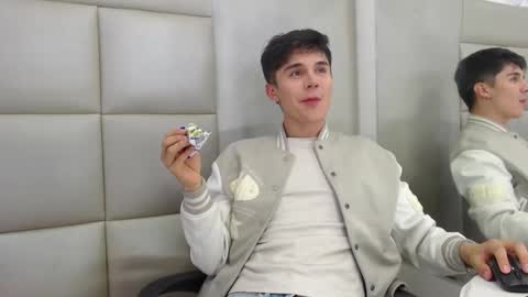 JuanGomm online show from December 15, 2025, 3:55 am