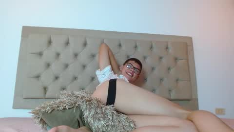 juanjo_galeano online show from February 6, 2025, 6:46 pm