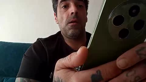 juanjosefran11 online show from April 12, 2026, 5:18 pm