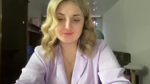 Snapshot of judevalenti chatting on March 7, 2025, 4:44 pm JudeValenti online show from March 7, 2025, 4:44 pm