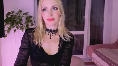 Snapshot of jugoddess chatting on September 12, 2025, 6:41 pm Goddess Julia online show from September 12, 2025, 6:41 pm