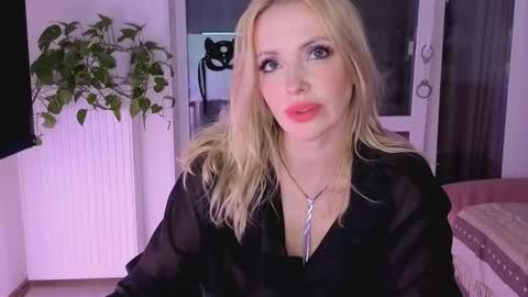 Snapshot of jugoddess chatting on September 13, 2025, 6:18 pm Goddess Julia online show from September 13, 2025, 6:18 pm