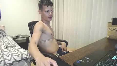Snapshot of juicy_boy22 chatting on February 7, 2025, 3:01 am Miguel online show from February 7, 2025, 3:01 am