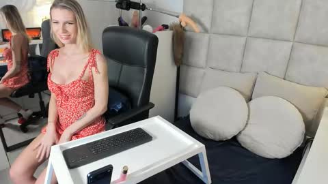 Snapshot of juicy_pussie chatting on March 6, 2026, 8:33 am Tatjana online show from March 6, 2026, 8:33 am