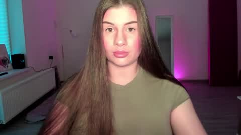 Elena online show from May 21, 2026, 6:15 pm
