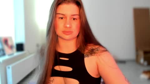 Elena online show from May 22, 2026, 4:23 pm