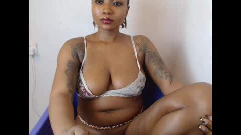 juicyxpink online show from March 12, 2025, 7:13 am