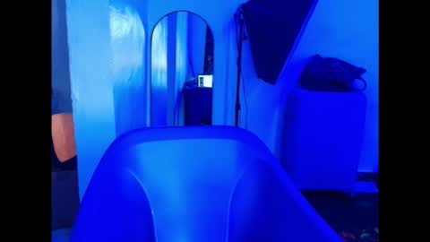 juicyxpink online show from December 14, 2025, 1:38 pm