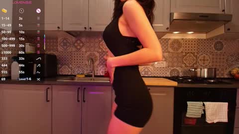 Juicy online show from November 12, 2025, 4:51 pm