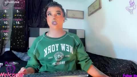 Snapshot of jujubee_lander chatting on April 15, 2026, 7:58 pm Jujubee online show from April 15, 2026, 7:58 pm
