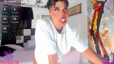 Snapshot of jujubee_lander chatting on April 22, 2026, 9:05 pm Jujubee online show from April 22, 2026, 9:05 pm