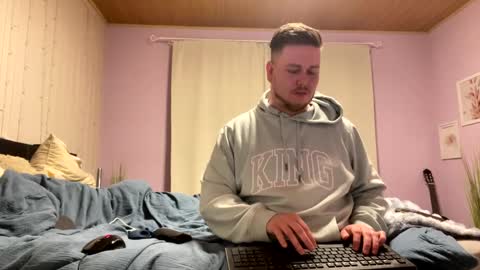 jules0612 online show from February 20, 2025, 7:01 am