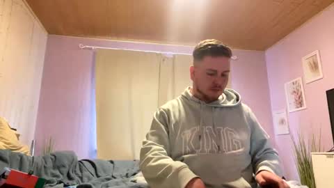 jules0612 online show from February 20, 2025, 11:31 am