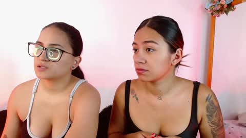 Snapshot of jules_n_gia chatting on December 22, 2024, 4:59 pm Jules and Gia online show from December 22, 2024, 4:59 pm
