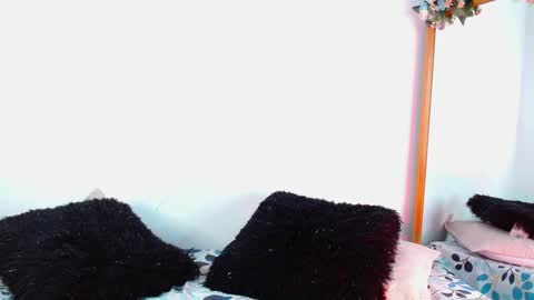Snapshot of jules_n_gia chatting on December 29, 2024, 3:24 pm Jules and Gia online show from December 29, 2024, 3:24 pm
