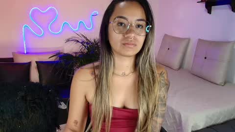 Snapshot of jules_n_gia chatting on February 14, 2025, 3:00 am Jules and Gia online show from February 14, 2025, 3:00 am