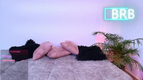 Jules and Gia online show from April 5, 2026, 3:20 pm