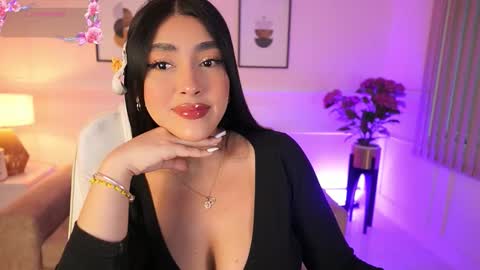 Snapshot of julesbennet chatting on December 4, 2025, 11:30 am Jules Bennett online show from December 4, 2025, 11:30 am