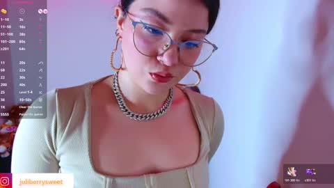 Snapshot of juli05star chatting on November 18, 2025, 1:11 am Juliana online show from November 18, 2025, 1:11 am