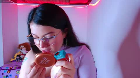 Snapshot of juli05star chatting on December 2, 2025, 3:23 am Juliana online show from December 2, 2025, 3:23 am