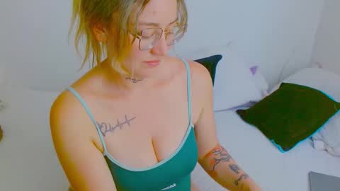  Juliana Torres  online show from February 4, 2026, 6:58 pm